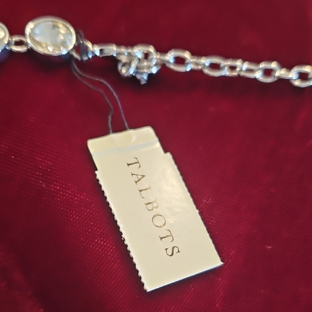 Talbots Elegant Green and Silver Necklace - Picture 3 of 6